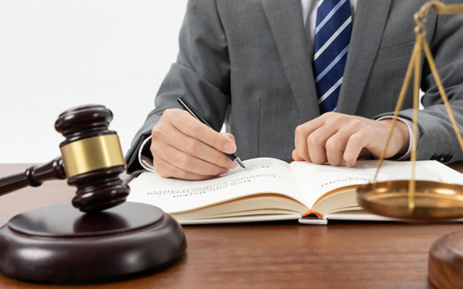 hướng nghiệp, học luật ra làm gì ngoài luật sư? top 7 công việc ngành luật